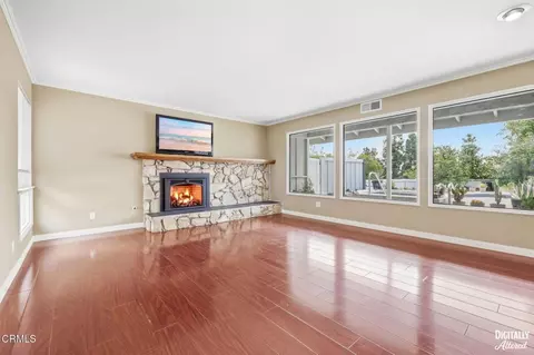 Living - 14 Bradford Ave, Camarillo, CA 93010 photo 4 of 5