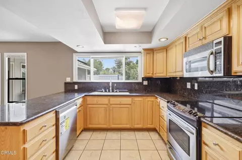 Kitchen - 14 Bradford Ave, Camarillo, CA 93010 photo 3 of 5