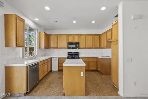 Kitchen - 1561 Lagoon Ln, Oxnard, CA 93035 photo 1 of 3