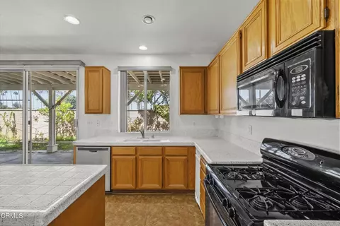 Kitchen - 1561 Lagoon Ln, Oxnard, CA 93035 photo 3 of 3
