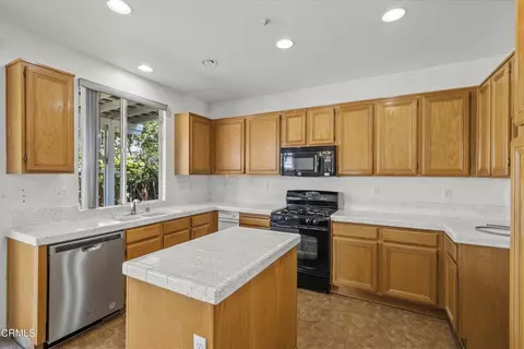 Kitchen - 1561 Lagoon Ln, Oxnard, CA 93035 photo 2 of 3