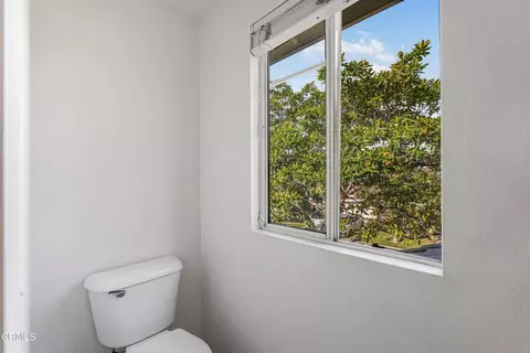 Bath - 2032 Veracruz Ln, Oxnard, CA 93036 photo 4 of 4