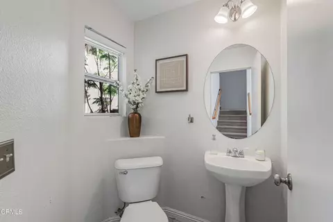 Bath - 2032 Veracruz Ln, Oxnard, CA 93036 photo 1 of 4