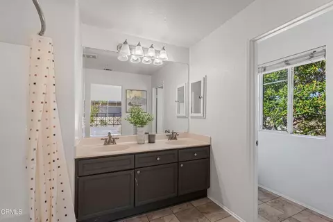 Bath - 2032 Veracruz Ln, Oxnard, CA 93036 photo 3 of 4
