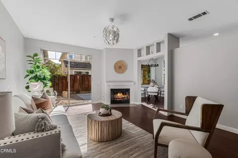 Living - 2032 Veracruz Ln, Oxnard, CA 93036 photo 3 of 3