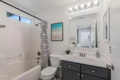 Bath - 2032 Veracruz Ln, Oxnard, CA 93036 photo 2 of 4