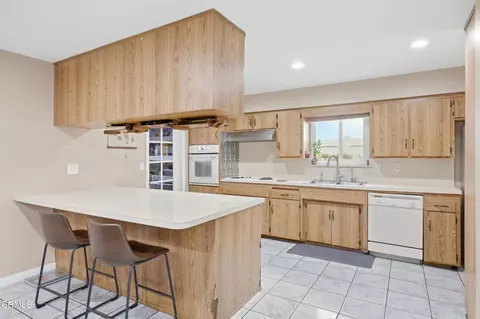 Kitchen - 4400 Hamilton Ave, Oxnard, CA 93033 photo 1 of 3