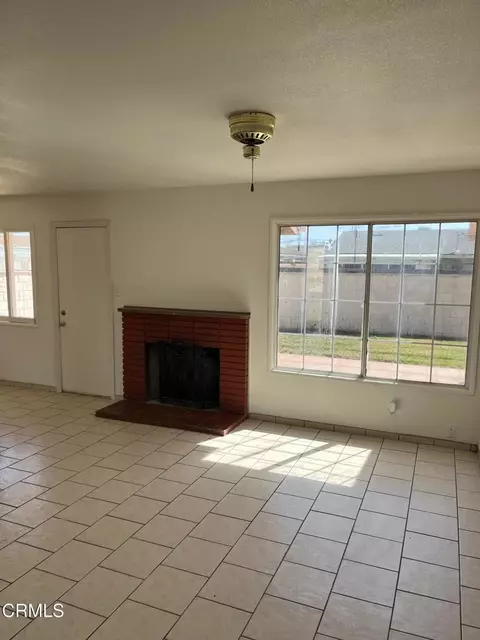 1242 W Juniper St, Oxnard, CA 93033 photo 2