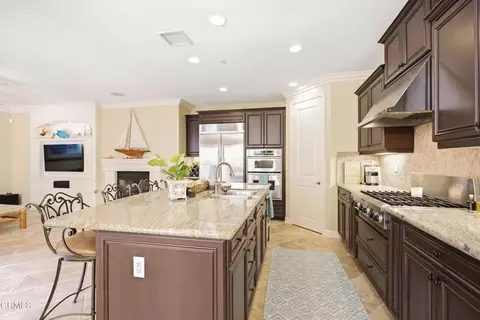 Kitchen - 1411 Seabridge Ln, Oxnard, CA 93035 photo 4 of 6