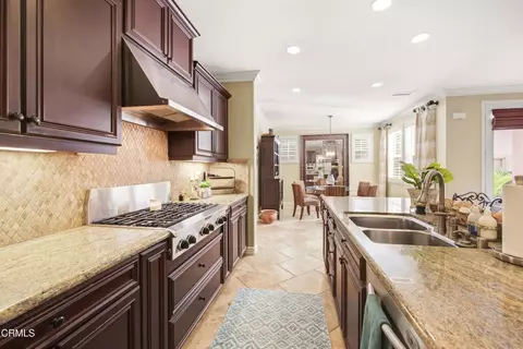 Kitchen - 1411 Seabridge Ln, Oxnard, CA 93035 photo 5 of 6