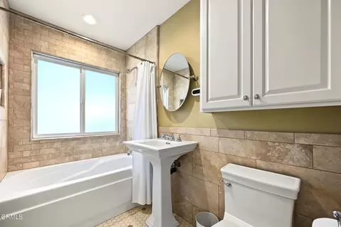 Bath - 2814 Stacy Dr, Simi Valley, CA 93063 photo 3 of 5