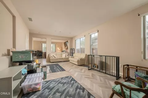 Living - 799 Fresca Dr, Oxnard, CA 93030 photo 1 of 2