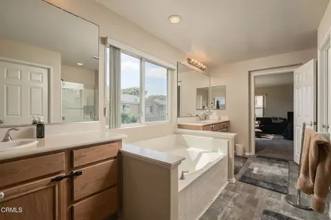 Bath - 799 Fresca Dr, Oxnard, CA 93030 photo 2 of 2