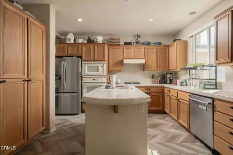 Kitchen - 799 Fresca Dr, Oxnard, CA 93030 photo 1 of 1
