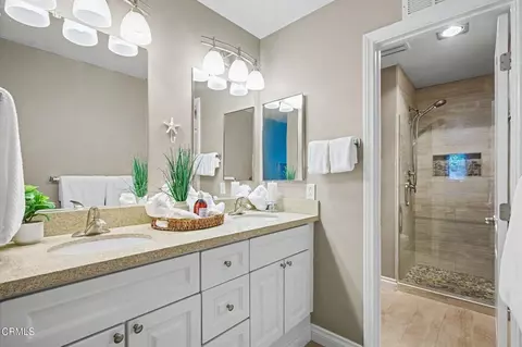 Bath - 534 Holly Ave, Oxnard, CA 93036 photo 4 of 7