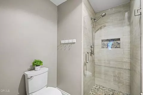 Bath - 534 Holly Ave, Oxnard, CA 93036 photo 1 of 7
