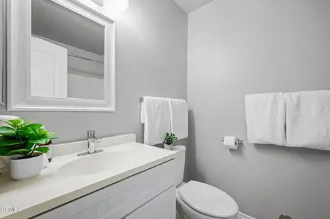Bath - 534 Holly Ave, Oxnard, CA 93036 photo 6 of 7