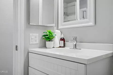 Bath - 534 Holly Ave, Oxnard, CA 93036 photo 3 of 7