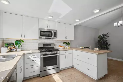 Kitchen - 534 Holly Ave, Oxnard, CA 93036 photo 1 of 3