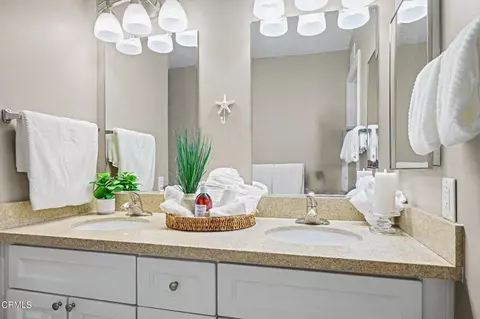 Bath - 534 Holly Ave, Oxnard, CA 93036 photo 5 of 7