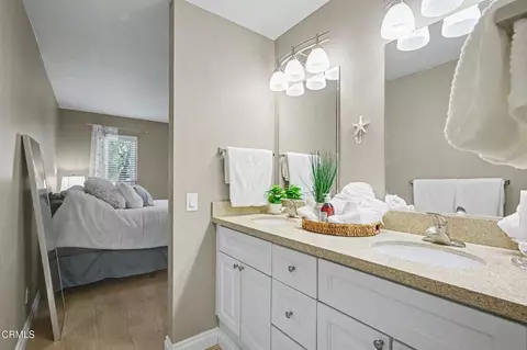 Bath - 534 Holly Ave, Oxnard, CA 93036 photo 2 of 7