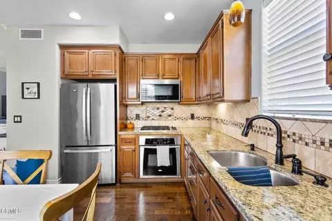 Kitchen - 1524 Windshore Way, Oxnard, CA 93035 photo 3 of 3