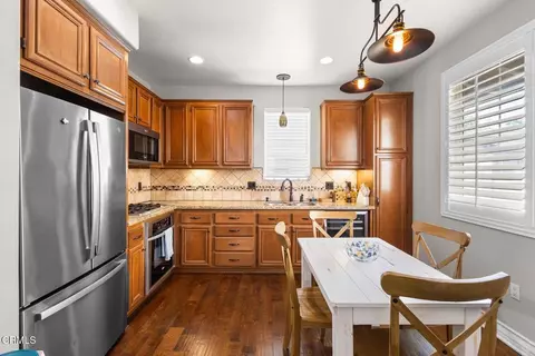 Kitchen - 1524 Windshore Way, Oxnard, CA 93035 photo 2 of 3