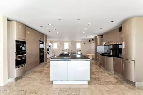 Kitchen - 4015 Ocean Dr, Oxnard, CA 93035 photo 2 of 7