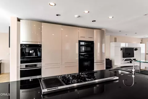Kitchen - 4015 Ocean Dr, Oxnard, CA 93035 photo 7 of 7
