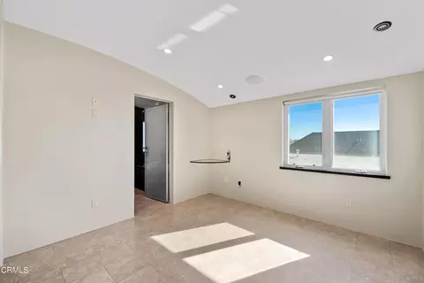 Bedroom - 4015 Ocean Dr, Oxnard, CA 93035 photo 4 of 4