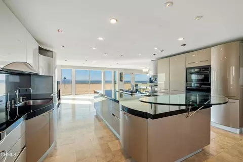 Kitchen - 4015 Ocean Dr, Oxnard, CA 93035 photo 6 of 7