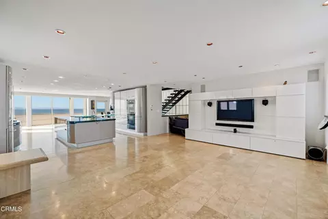 Living - 4015 Ocean Dr, Oxnard, CA 93035 photo 4 of 6