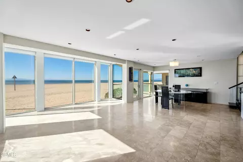 Living - 4015 Ocean Dr, Oxnard, CA 93035 photo 2 of 6