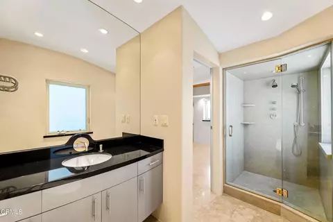 Bath - 4015 Ocean Dr, Oxnard, CA 93035 photo 4 of 4