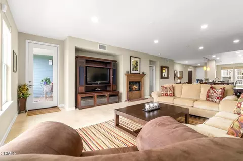 Living - 1532 Seabridge Ln, Oxnard, CA 93035 photo 1 of 2