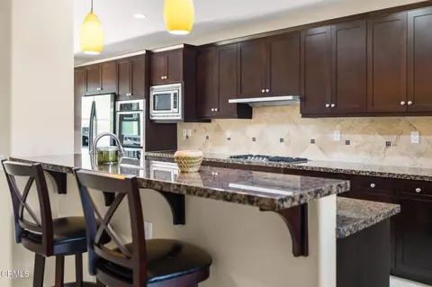 Kitchen - 1532 Seabridge Ln, Oxnard, CA 93035 photo 5 of 6