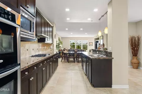 Kitchen - 1532 Seabridge Ln, Oxnard, CA 93035 photo 4 of 6