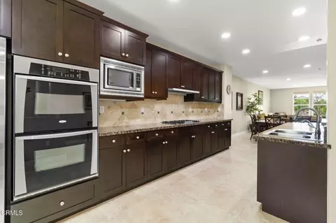 Kitchen - 1532 Seabridge Ln, Oxnard, CA 93035 photo 3 of 6