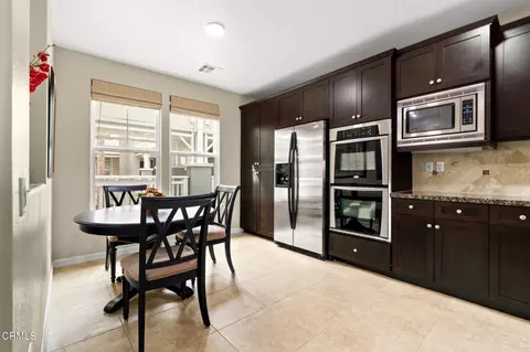 Kitchen - 1532 Seabridge Ln, Oxnard, CA 93035 photo 2 of 6