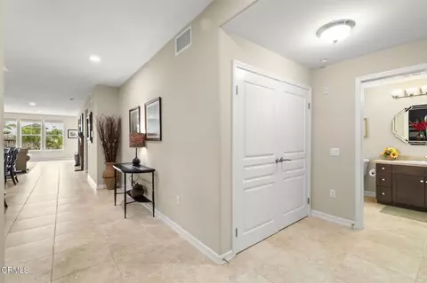 Entry Way - 1532 Seabridge Ln, Oxnard, CA 93035 photo 3 of 4
