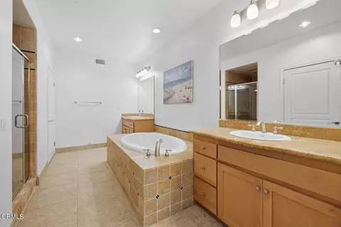 Bath - 1423 Windshore Way, Oxnard, CA 93035 photo 1 of 4