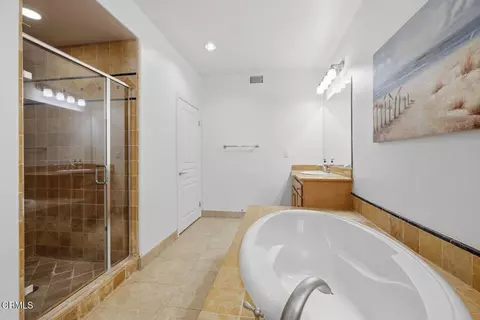 Bath - 1423 Windshore Way, Oxnard, CA 93035 photo 3 of 4