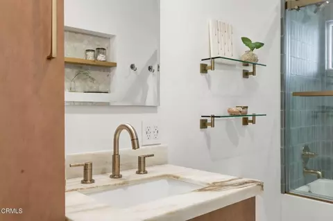 Bath - 909 Grandview Ave, Ojai, CA 93023 photo 6 of 7