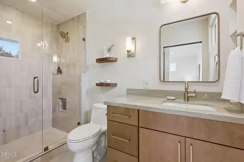 Bath - 909 Grandview Ave, Ojai, CA 93023 photo 2 of 7