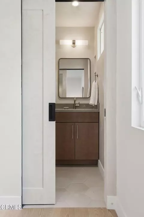 Bath - 909 Grandview Ave, Ojai, CA 93023 photo 1 of 7