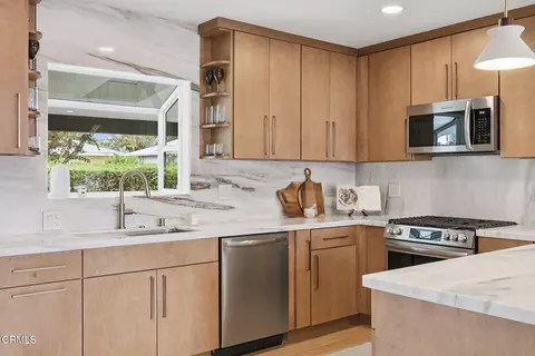 Kitchen - 909 Grandview Ave, Ojai, CA 93023 photo 4 of 6