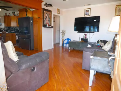 Living - 4912 Bradfield Pl, Oxnard, CA 93033 photo 1 of 4