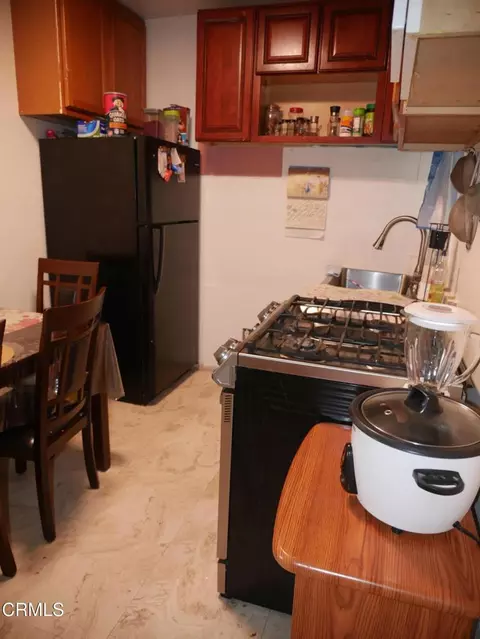 Kitchen - 4912 Bradfield Pl, Oxnard, CA 93033 photo 6 of 8