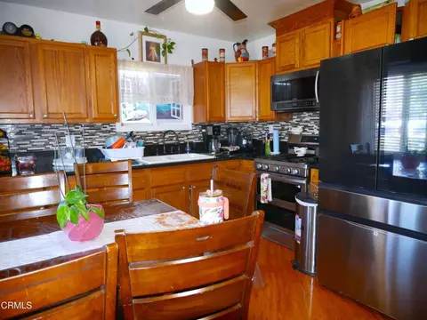 Kitchen - 4912 Bradfield Pl, Oxnard, CA 93033 photo 2 of 8