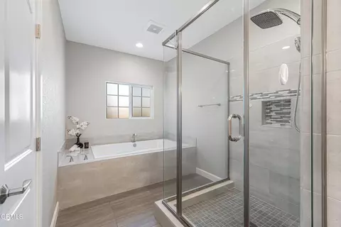 Bath - 1691 Tapo St, Simi Valley, CA 93063 photo 3 of 6
